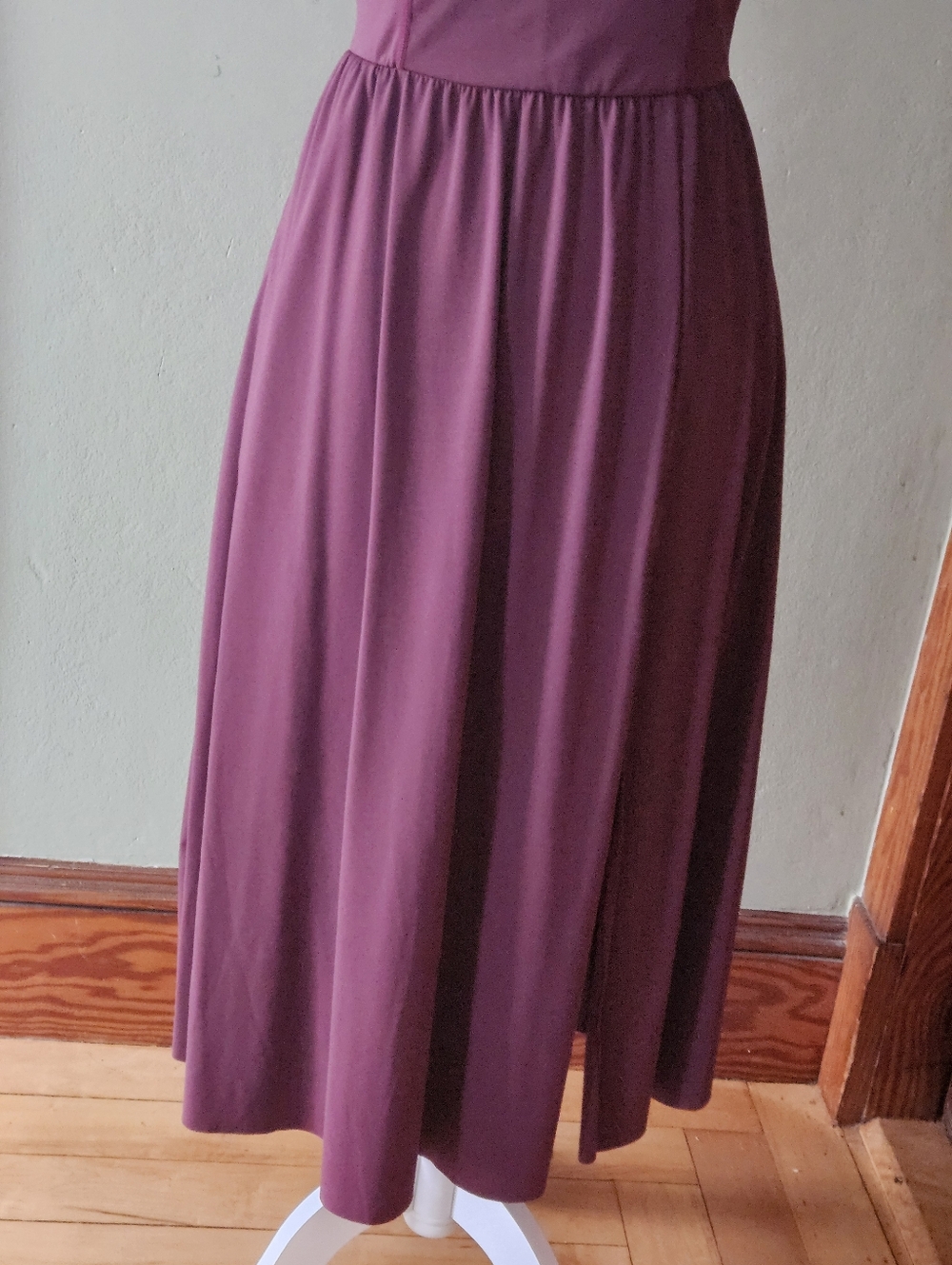 HALARA Sleeveless Burgundy Midi Dress with Square Neck - Picture 7 of 9